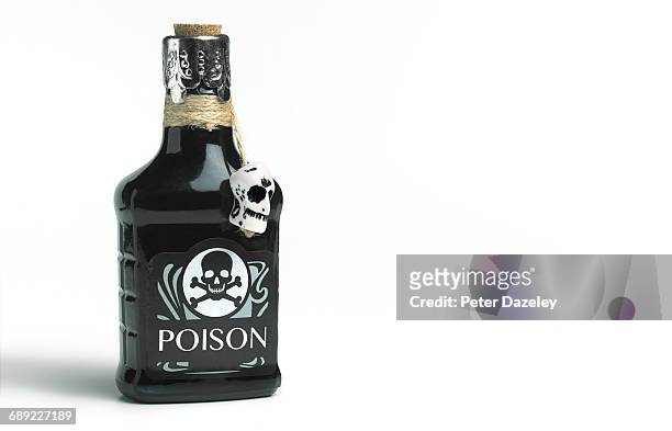 suicide poison bottle - toxic substance 個照片及圖片檔