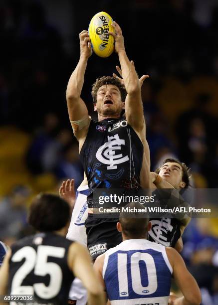 Alex Silvagni of the Blues marks the ball during the 2017 AFL round 10 match between the Carlton Blues and the North Melbourne Kangaroos at Etihad...