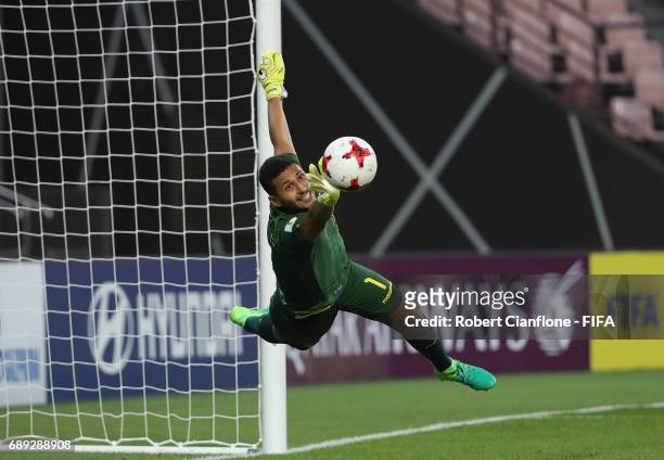 Ecuador goalkeeper Jose Cevallos makes a save during the FIFA U-20 World Cup Korea Republic 2017 group F match between Senegal and Ecuador at Jeonju...