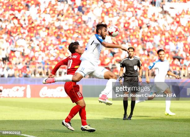 Foslyn Grant of Honduras heads the ball during the FIFA U-20 World Cup Korea Republic 2017 group E match between Honduras and Vietnam at Jeonju World...