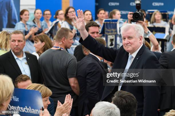 Bavarian Governor and Chairman of the Bavarian Christian Democrats Horst Seehofers waves to supporters at the Trudering fest on May 28, 2017 in...