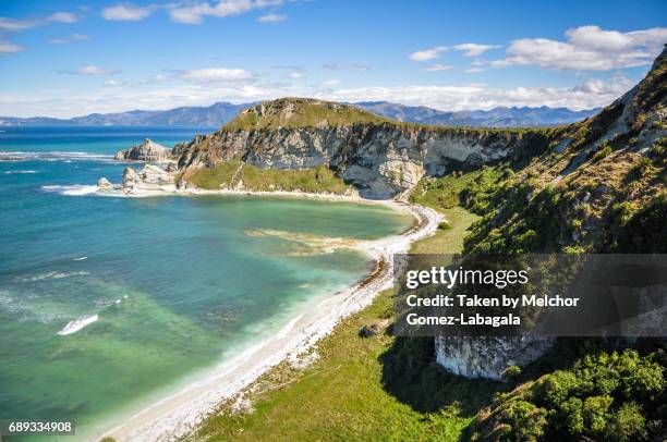 kaikoura coastline - kaikoura stock-fotos und bilder