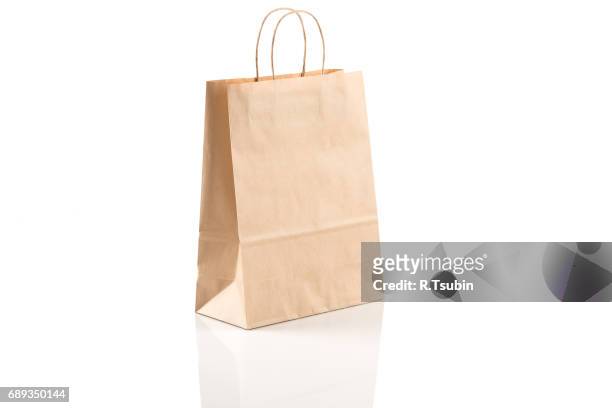 recycled paper kraft shopping bag - kraft paper stockfoto's en -beelden