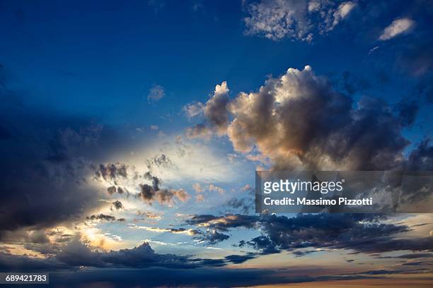 cloudy sky at sunset - massimo pizzotti fotografías e imágenes de stock