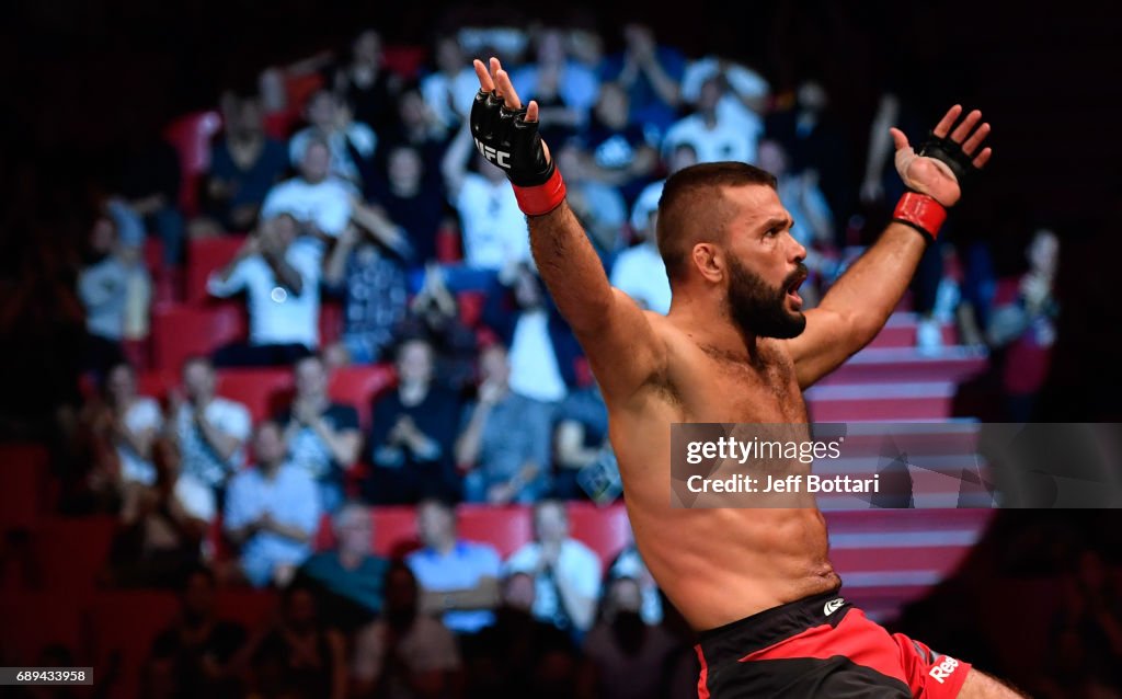UFC Fight Night: Sobotta v Saunders
