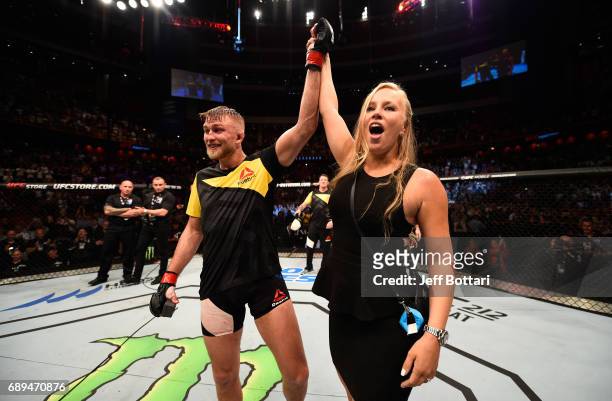 Alexander Gustafsson proposes to his girlfriend Moa Antonia Johansson after his knockout victory over Glover Teixeira in their light heavyweight...