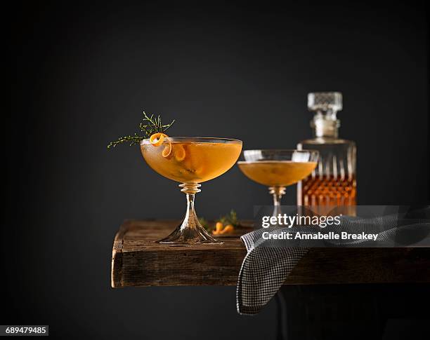 juniper manhattan cocktails - cocktail party 個照片及圖片檔