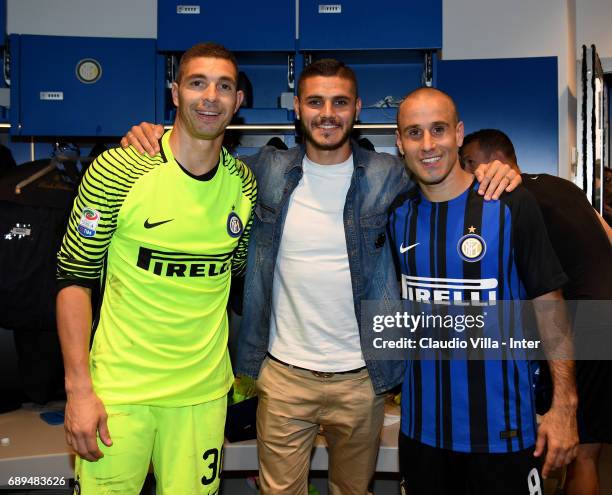 Juan Pablo Carrizo; Rodrigo Sebastian Palacio and Mauro Icardi of FC Internazionale poses at the end the Serie A match between FC Internazionale and...