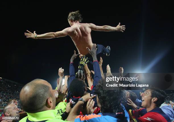 Head coach of Crotone Davide Nicola celebrates after the Serie A match between FC Crotone and SS Lazio at Stadio Comunale Ezio Scida on May 28, 2017...