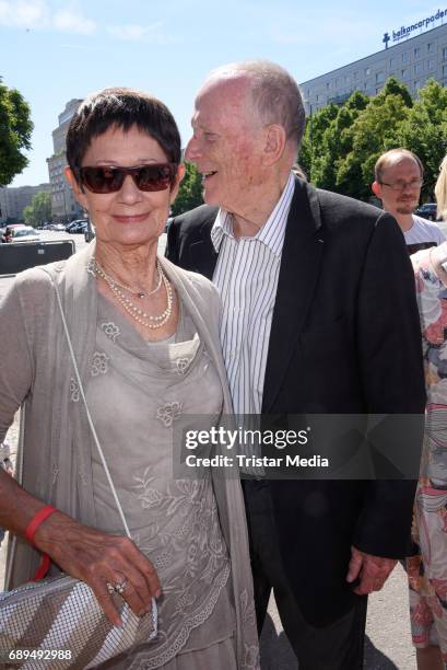 Emoeke Poestenyi and Wolfgang Kohlhaase attend the premiere 'In Zeiten des abnehmenden Lichts' on May 28, 2017 in Berlin, Germany.