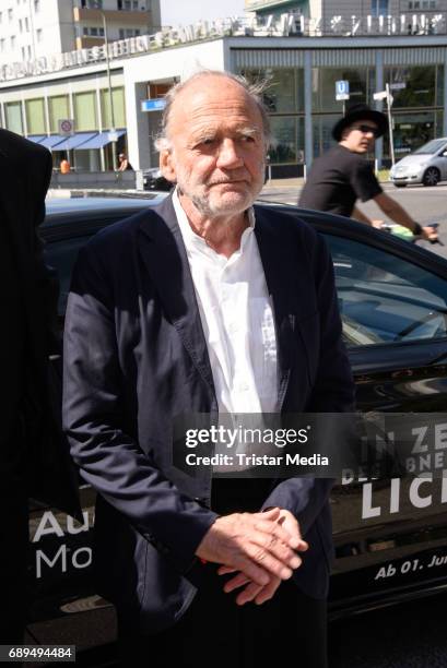 Bruno Ganz attends the premiere 'In Zeiten des abnehmenden Lichts' on May 28, 2017 in Berlin, Germany.