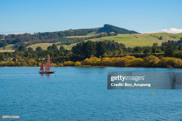scenery view of sailing ship in taupo the largest freshwater lake in north island, new zealand. - north island new zealand stock pictures, royalty-free photos & images