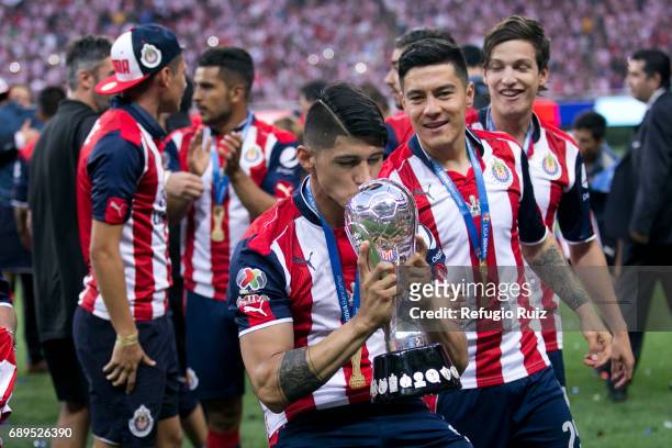 Alan Pulido of Chivas lifts the champions trophy after winning the Final second leg match between Chivas and Tigres UANL as part of the Torneo...