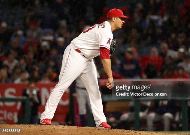 Pitcher David Hernandez of the Los Angeles Angels of Anaheim looks for the signal as raindrops fall during the eighth inning of the MLB game against...
