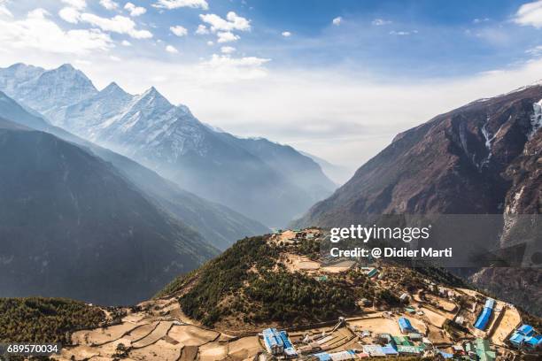 namche bazaar in the himalayas in nepal - namche bazaar stock pictures, royalty-free photos & images