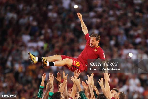 Roma players hold up Francesco Totti after his last match after the Serie A match between AS Roma and Genoa CFC at Stadio Olimpico on May 28, 2017 in...