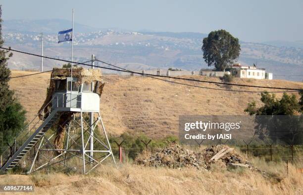 an israeli military outpost at the israel-jordan boder - israelisches militär stock-fotos und bilder