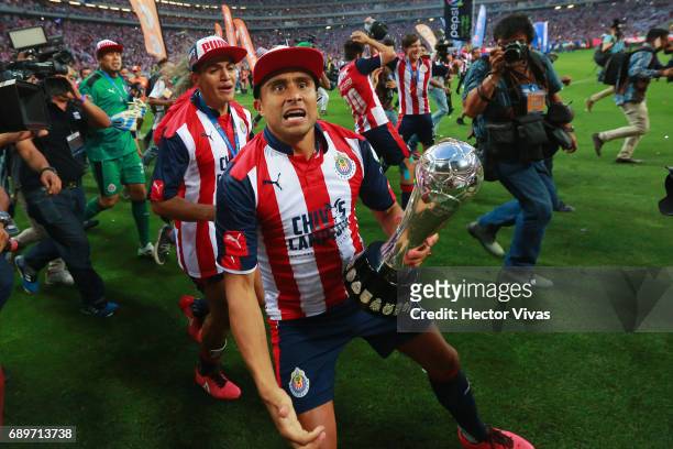 Edwin Hernandez of Chivas celebrates with the champions trophy after the Final second leg match between Chivas and Tigres UANL as part of the Torneo...