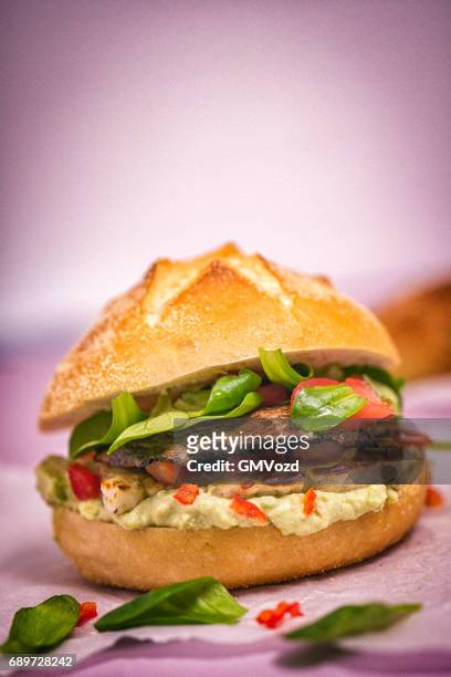 portobello mushroom veggie burger - portobello mushroom stock pictures, royalty-free photos & images