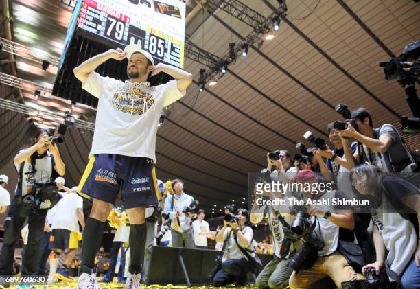 Yuta Tabuse of Tochigi Brex celebrates after winning the B. League Championship final match between Kawasaki Brave Thunders and Tochigi Brex at...