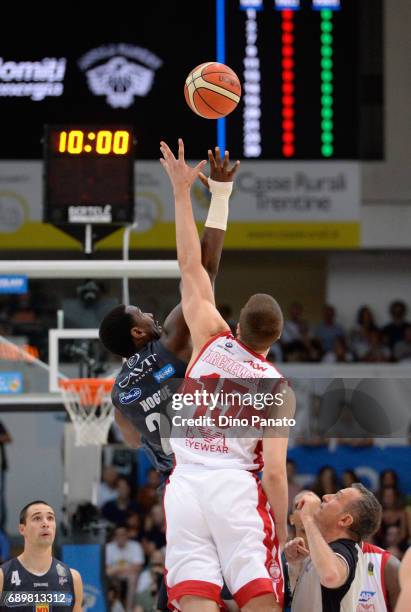 Dustin Hogue of Dolomiti Energia Trentino tip-off with Kaleb Tarczewski of EA7 Emporio Armani Milano during LegaBasket Serie A Playoffs match 3...