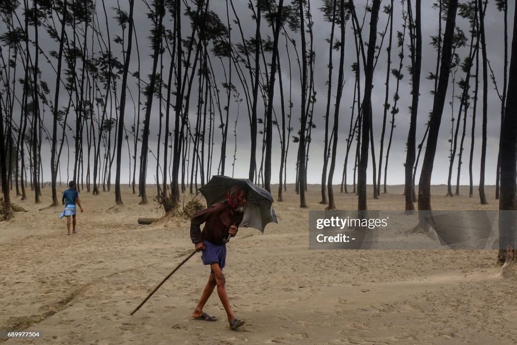 TOPSHOT-BANGLADESH-CYCLONE