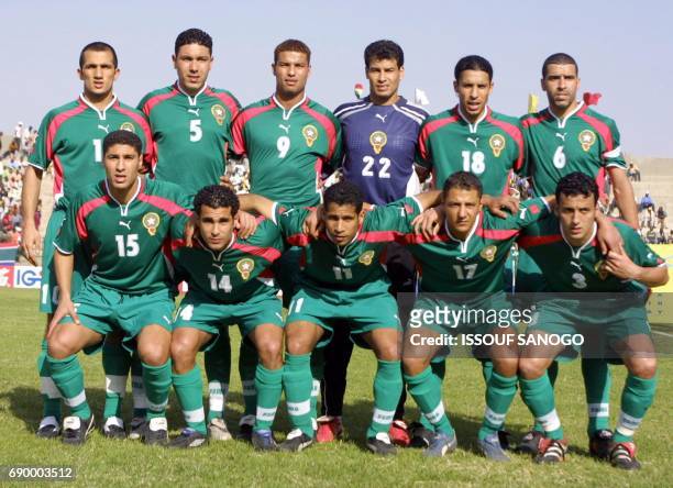 équipe nationale du Maroc pose pour les photographes le 21 janvier 2002 à Segou. Ramzi Adil, Fahmi Abdelilah, Hada Abdeljlil, Bagui Abdelilah, Chippo...