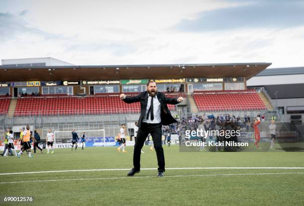 Alexander Axén, head coach celebrates after the victory during the Allsvenskan match between Orebro SK and IK Sirius FK at Behrn Arena on May 29,...