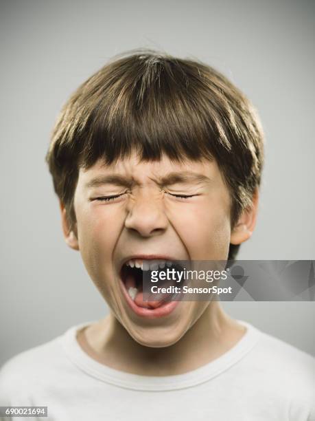 frustrated little boy screaming - scared boy imagens e fotografias de stock