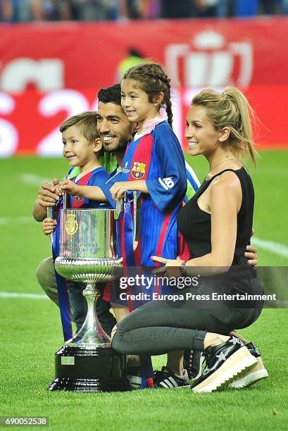 Luis Suarez, Sofia Balbi and kids Delfina Suarez and Benjamin Suarez attend the Copa del Rey Final match between FC Barcelona and Alaves FC at...