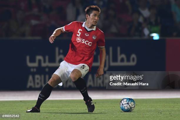 Naoaki Aoyama of Muangthong United in action during the AFC Champions League Round of 16 match between Kawasaki Frontale and Muangthong United at...