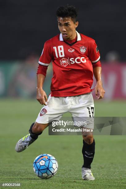 Chanatip Songrasin of Muangthong United in action during the AFC Champions League Round of 16 match between Kawasaki Frontale and Muangthong United...