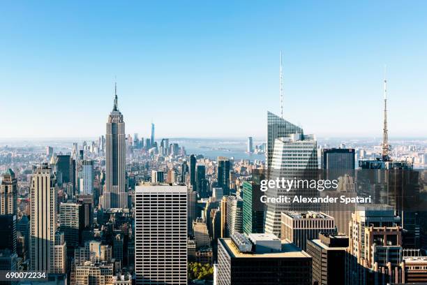 new york city skyline with clear blue sky, ny, united states - manhattan skyline photos et images de collection