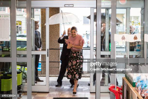 Crown Princess Victoria of Sweden is seen visting Paradiset, an organic grocery store, on May 30, 2017 in Stockholm, Sweden.