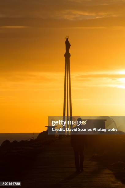 sunrise at dollymount strand in dublin, ireland - dollymount strand dublin stock pictures, royalty-free photos & images