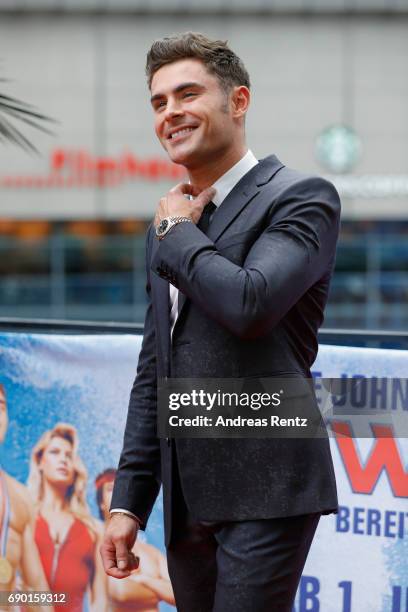 Zac Efron poses at the 'Baywatch' Photo Call at Sony Centre on May 30, 2017 in Berlin, Germany.