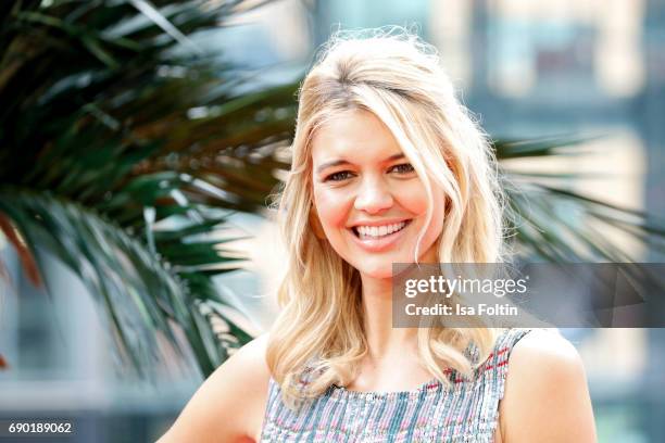 Kelly Rohrer Actor 541 Kelly Rohrbach Baywatch Photos & High Res Pictures - Getty Images