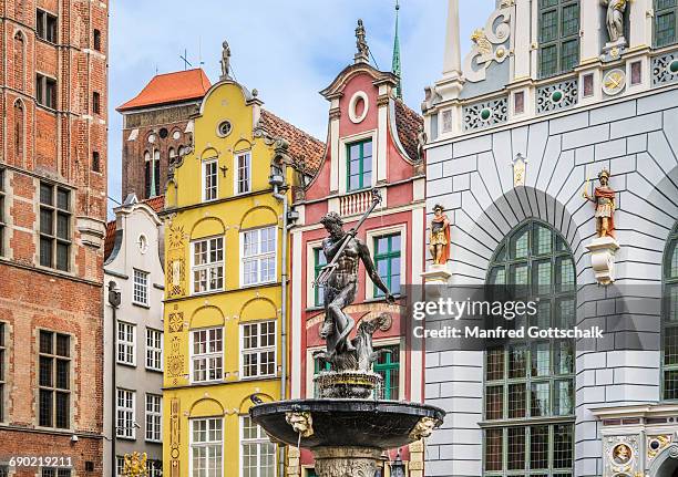 neptune's fountain statue gdansk - gdansk poland stock pictures, royalty-free photos & images