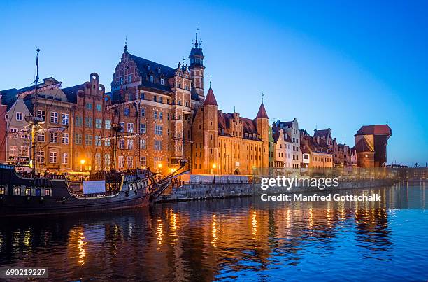 evening view mottlau river waterfront - 格但斯克 個照片及圖片檔