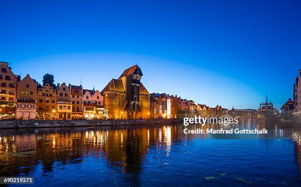 nightview of mottlau river gdansk - gdansk poland stockfoto's en -beelden