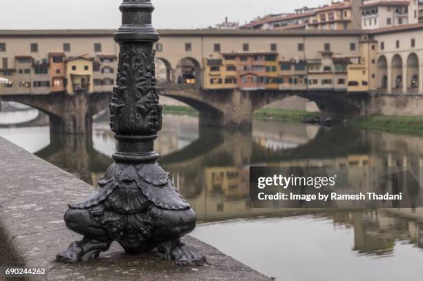 street light post & ponte vecchio - lungarno torrigiani stock pictures, royalty-free photos & images