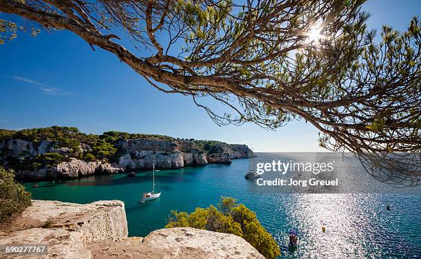 cala macarella - isole baleari foto e immagini stock
