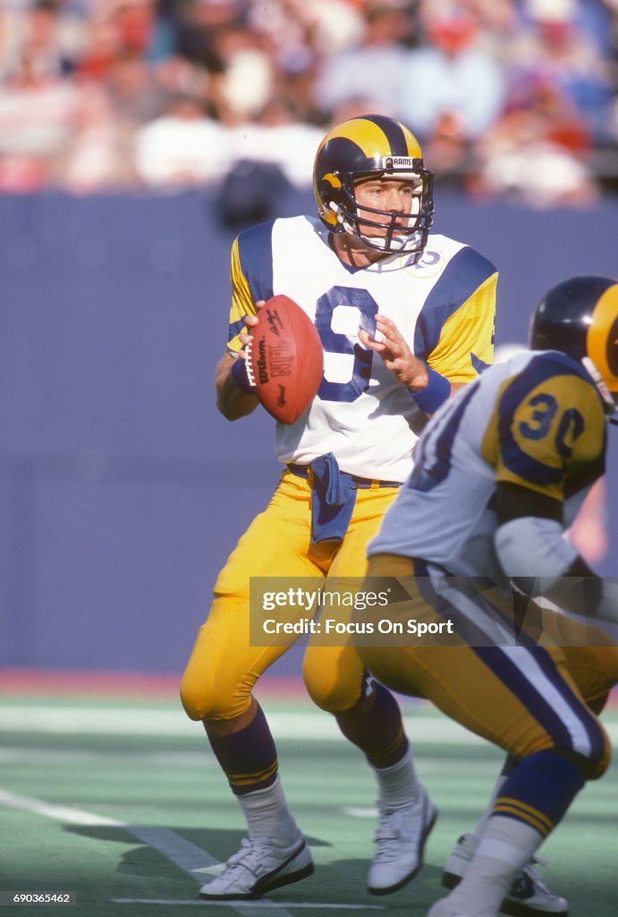 Jeff Kemo Rams Jeff Kemp of the Los Angeles Rams drops back to pass against the New ...