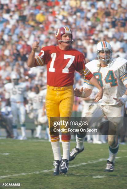 Billy Kilmer of the Washington Redskins throws a pass against the Miami Dolphins during Super Bowl VII at the Los Angeles Memorial Coliseum in Los...