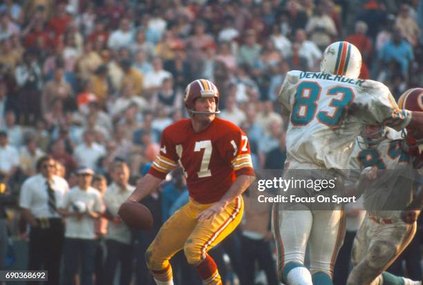 Billy Kilmer of the Washington Redskins drops back to pass against the Miami Dolphins during Super Bowl VII at the Los Angeles Memorial Coliseum in...