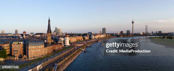 düsseldorf-luftbild-serie - altstadt stock-fotos und bilder