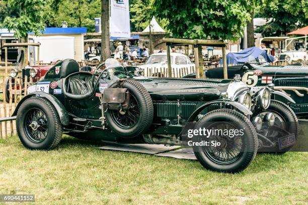 oldtimer bentley 4 1/2 liter sport classic - liter stock-fotos und bilder
