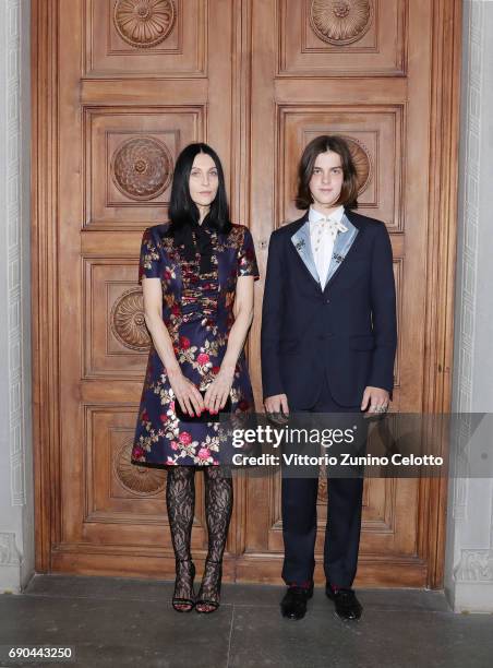 Susie Cave and Earl Cave arrive at the Gucci Cruise 2018 fashion show at Palazzo Pitti on May 29, 2017 in Florence, Italy.