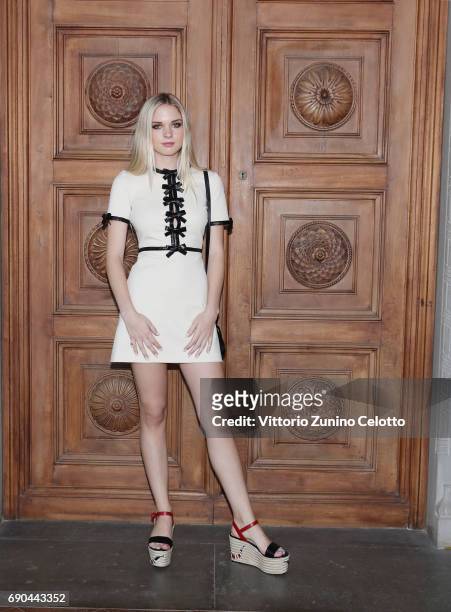 Stella Banderas-Griffith arrives at the Gucci Cruise 2018 fashion show at Palazzo Pitti on May 29, 2017 in Florence, Italy.