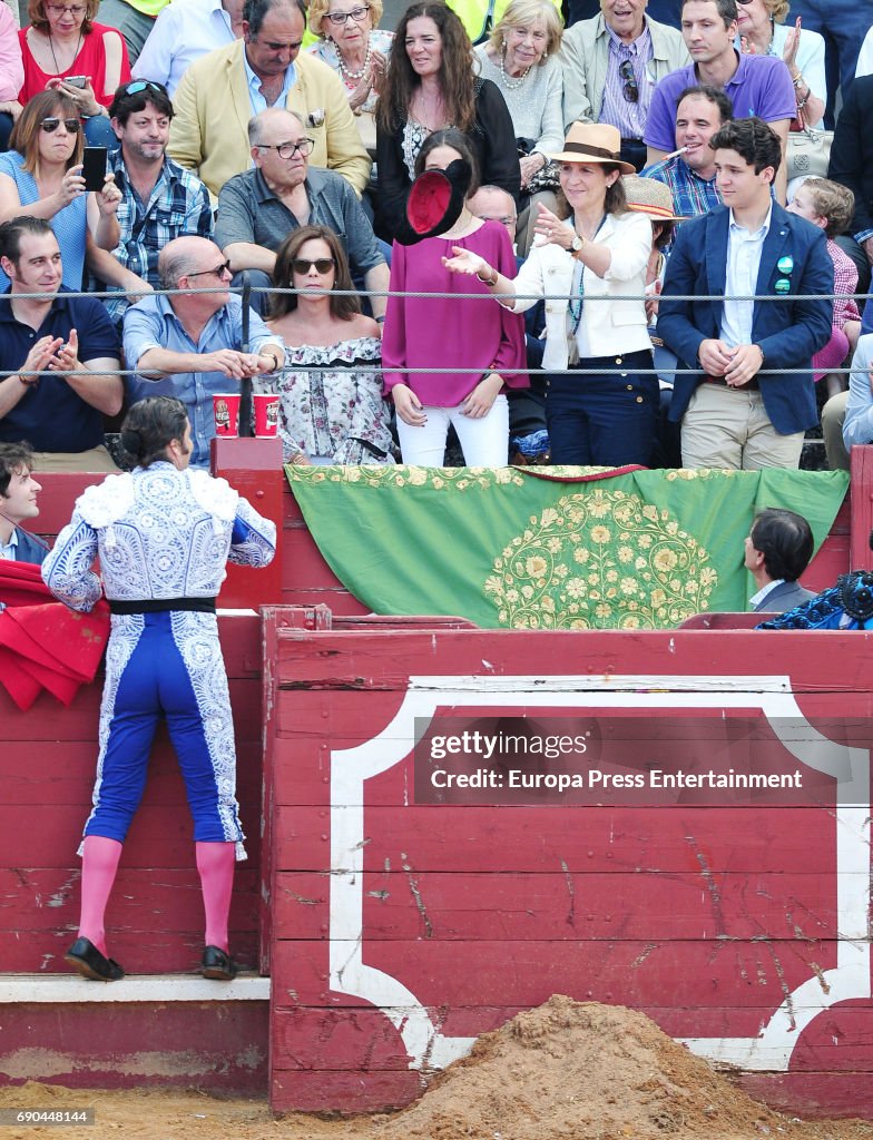 Spanish Royals Attends Bullfights In Aranjuez